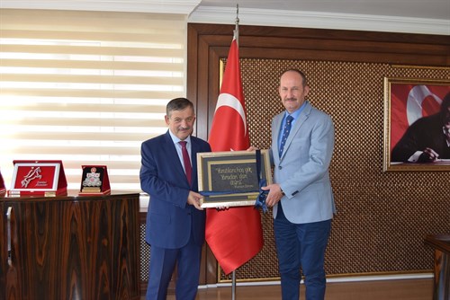 ŞEHZADELER KAYMAKAMLIĞI GÖREVİNDEN AYRILAN SAYIN CEMAL HÜSNÜ ÇAYKARA, KAYMAKAM ATİLLA KANTAY'A VEDA ZİYARETİNDE BULUNDU